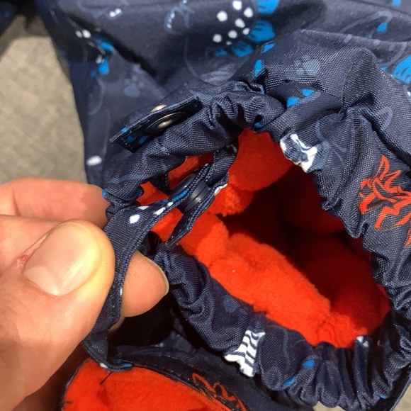 Oshkosh one piece snow suit 12 mo - Picture 10 of 11